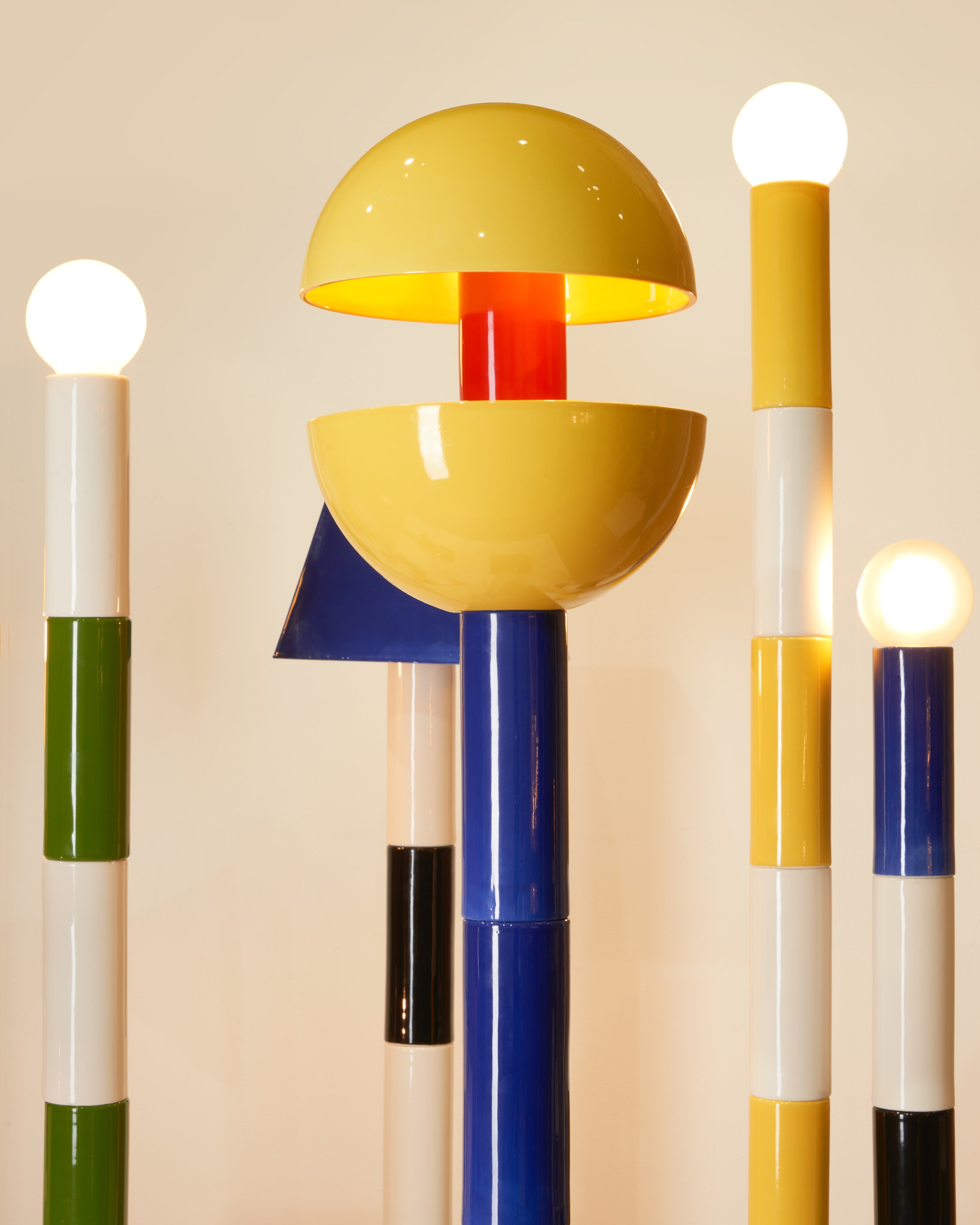 Details - Modular ceramic #floorlamps #lightingsculpture - made by hand in Italy // #lampadaire sculpture en céramique, modulable sur demande - - Made to order - DM for price -  📸 @anaisbarelli  . . NB: registered designs . . #ceramicart #destijl